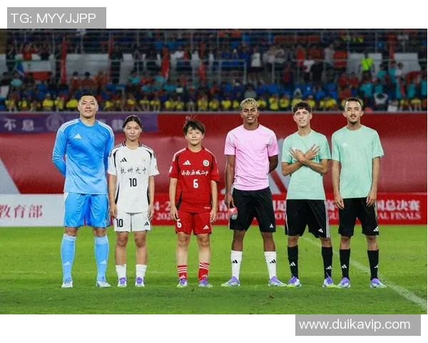 小德心中的足球偶像与明星球员的精彩瞬间回顾