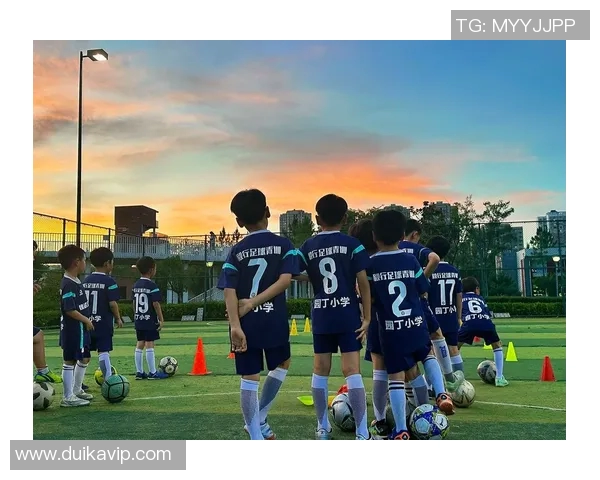 足球明星们的儿女们如何在父母光环下追寻自己的梦想与人生道路