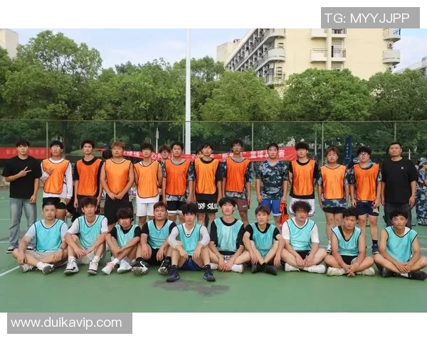小孩与明星同场竞技篮球赛展现梦想与激情的精彩瞬间